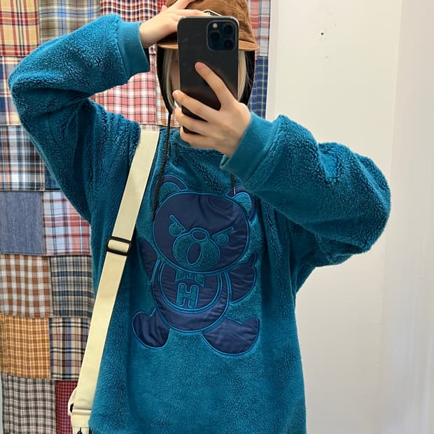 히스테릭 글래머 퍽베어 틸 컬러 퍼 맨투맨