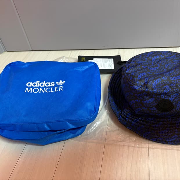 몽클레어 X 아디다스 리보서블 버킷햇 XL (새상품) 판매합니다.