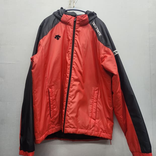 데상트 로고와펜 스트링 바람막이 점퍼 L(L~XL)