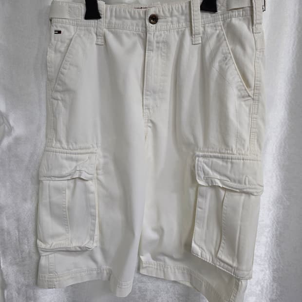 타미힐피거 화이트 카고 반바지 