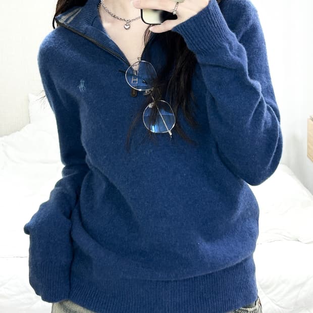 폴로 블루 캐시혼방 반집업 니트