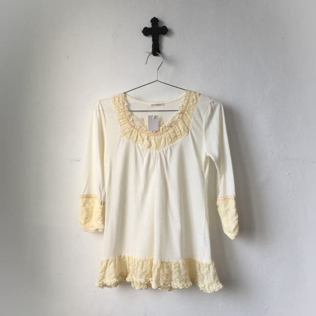 Axes femme lace trimming sleeve