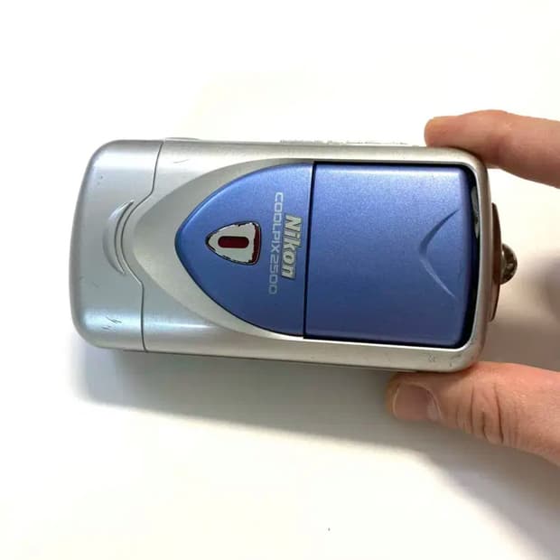 니콘 쿨픽스 2500 디지털 카메라