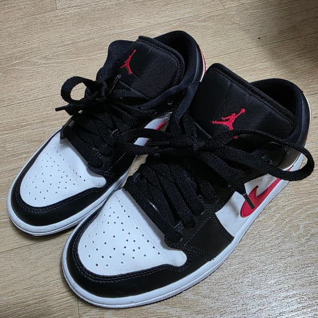 [240] 나이키 에어조던1 로우 사이렌 레드 우먼스