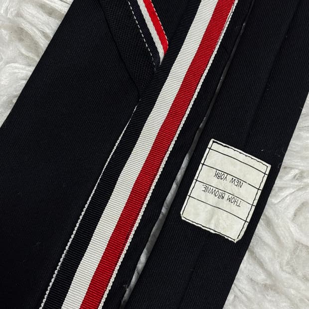 톰브라운 네이비 넥타이