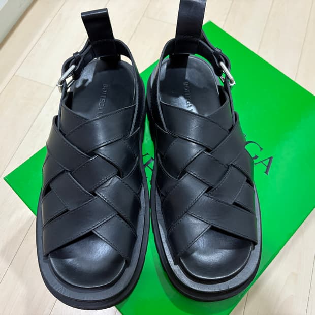 보테가베네타 러그 스트랩 가죽 샌들 블랙 43사이즈