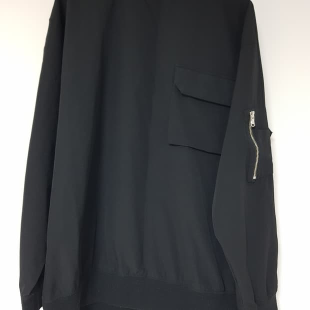 [100] TNGT 나일론 맨투맨 블랙