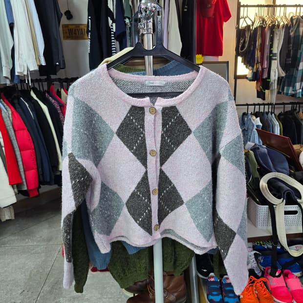 트렌드콜렉션 다이아몬드 패턴 숏 가디건 (1348)