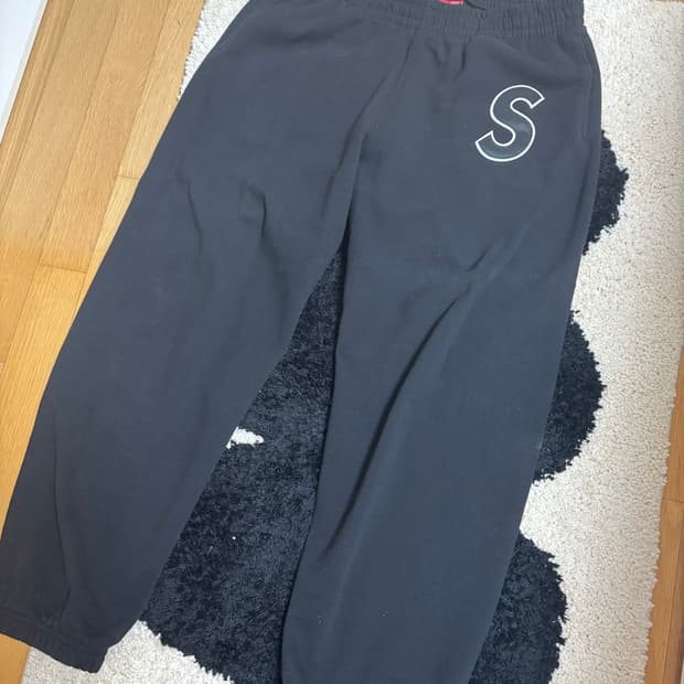 슈프림 S로고 스웻팬츠 25SS L사이즈 판매합니다