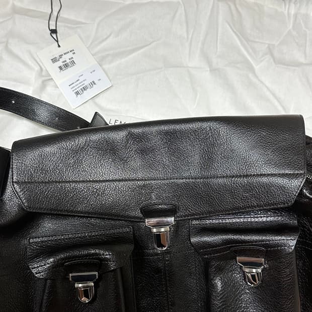 르메르 글로시 베지터블 레더 위켄드 기어백 에스프레소