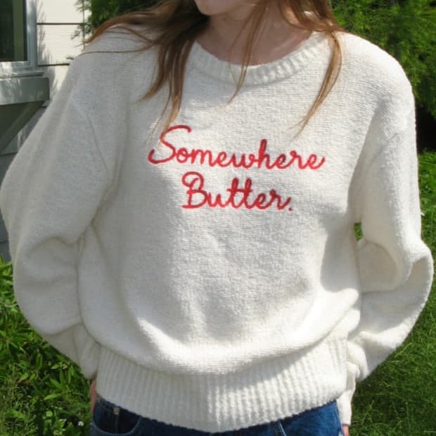 썸웨어버터 레터 울 니트 크림 색상 팝니다