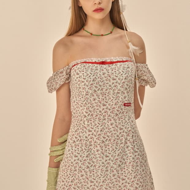 오드원아웃 화이트 플라워 미니 원피스