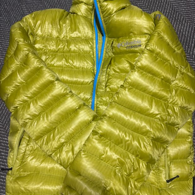 콜롬비아 경량패딩 m사이즈