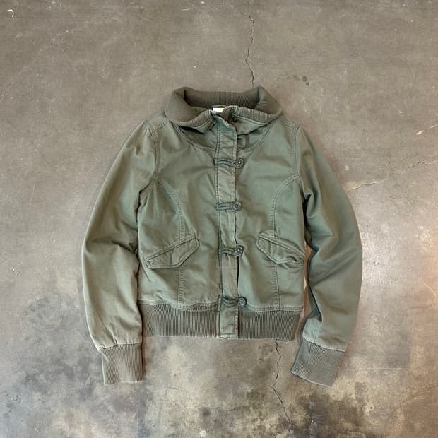 아디다스 카키 봄버 점퍼