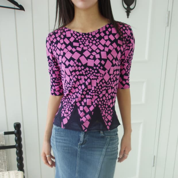 Puple neon cube mesh top