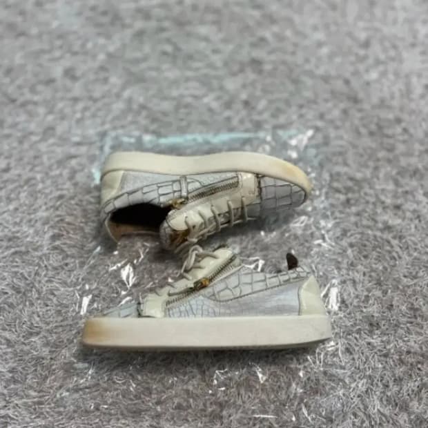 [정품] 쥬세페 자노티 금장 크로커 집업 스니커즈 260
