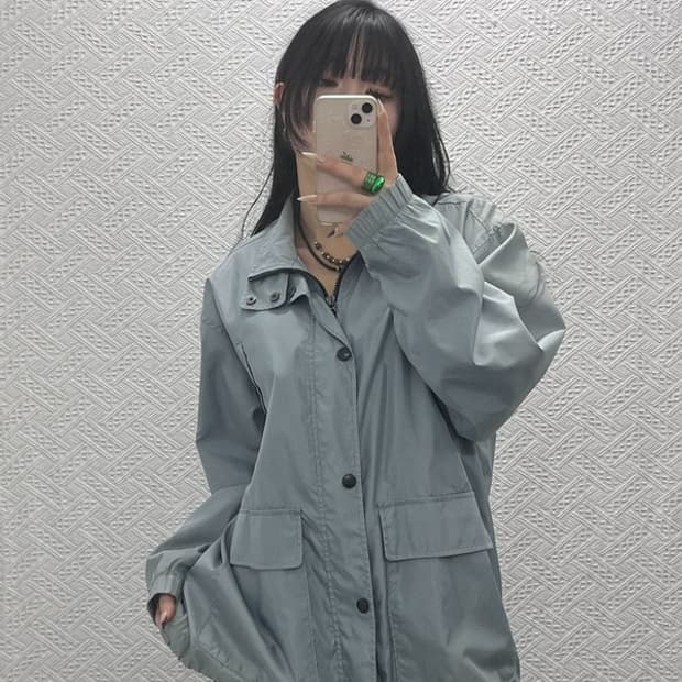 나이키 올드스쿨 테크웨어 유광 실버 오버핏 바람막이 M C08445