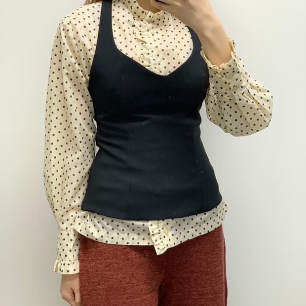 도트 프릴 블라우스