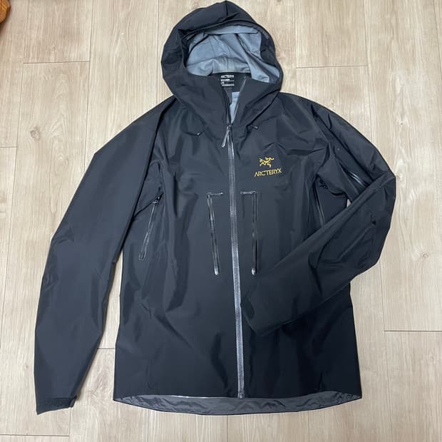 아크테릭스 알파 SV 자켓 24K 블랙