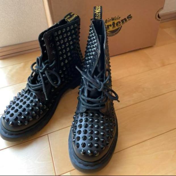 닥터마틴 블랙 스파이크 8홀(uk4)새상품