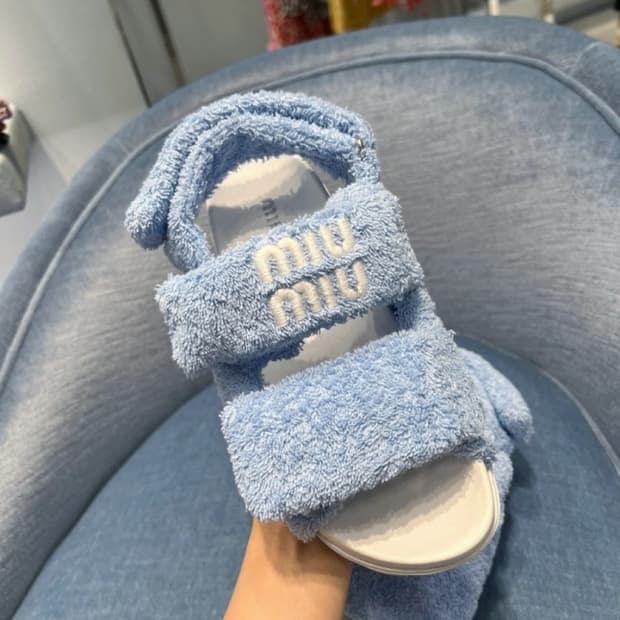 미우미우 테리샌들 235