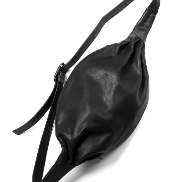 ISAMUKATAYAMA BACKLASHXGAIEDE 카프스킨 레더 백