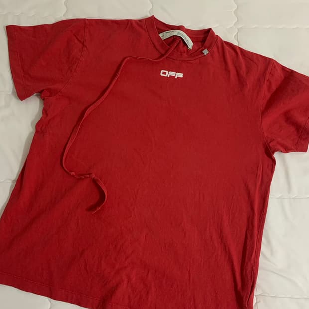 오프화이트 반팔티