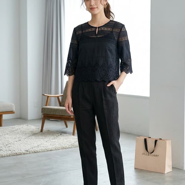 모스 MOS 블랙 펀칭 라운드넥 블라우스 55