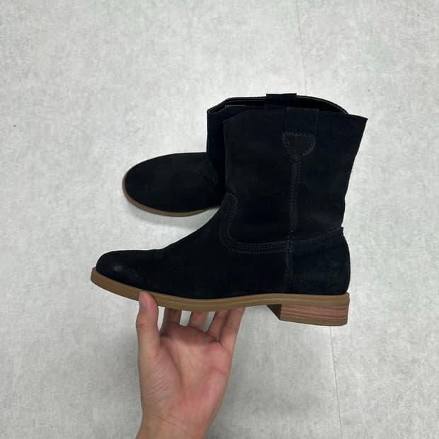 클락스 스웨이드 부츠