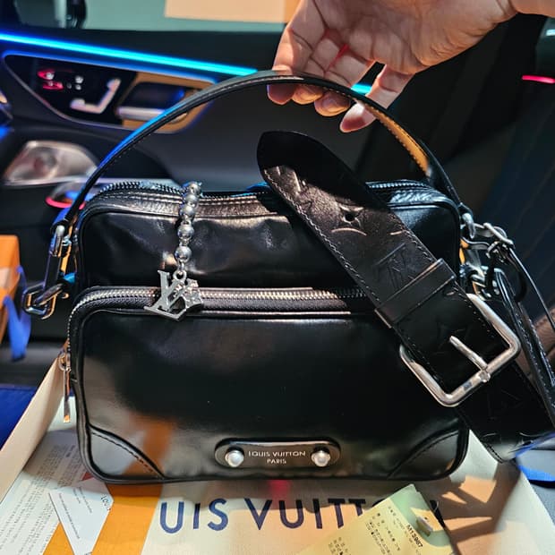 루이비통 쇼라인 퍼렐 한정판 원핸드 닐 토트 크로스백 