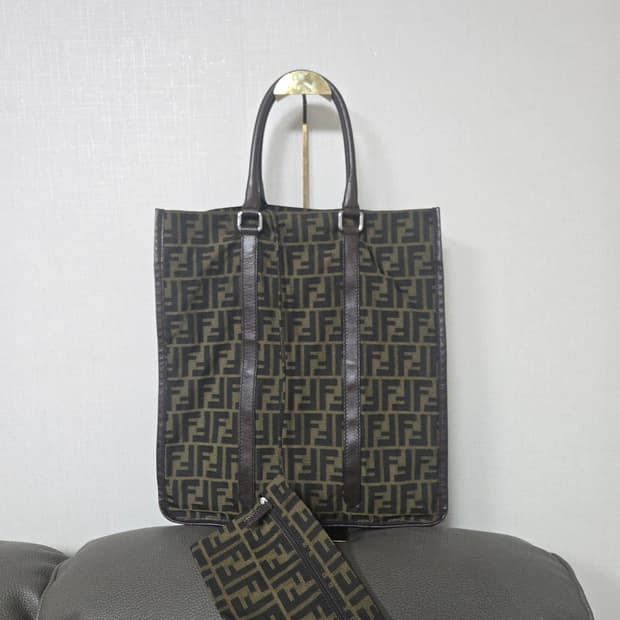 펜디 남성 FF 주카 세로백