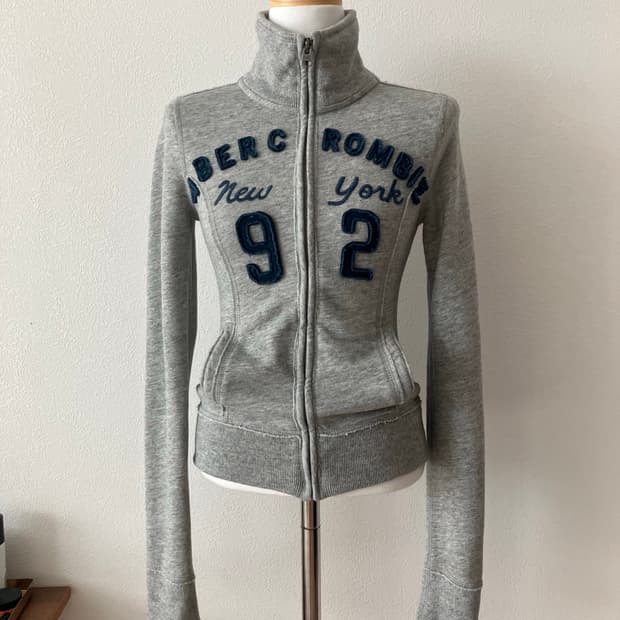 아베크롬비 아치로고 집업 딱붙핏 y2k