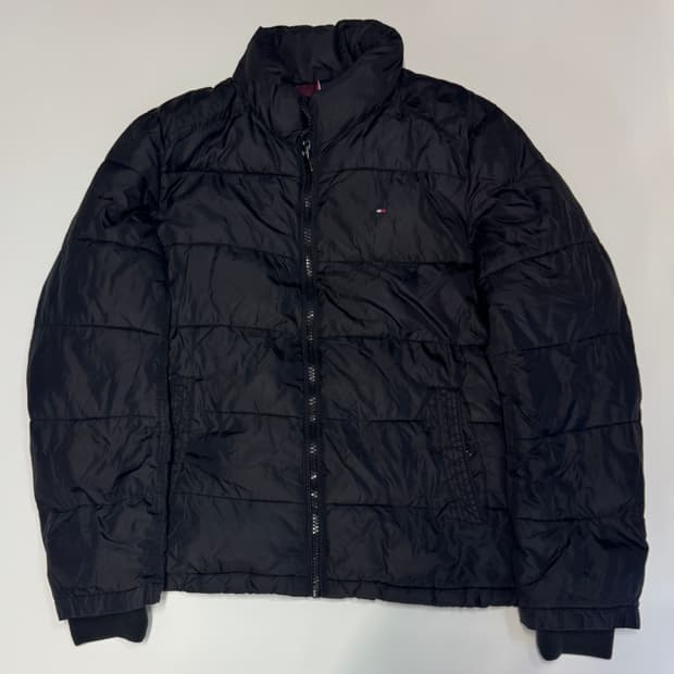 타미힐피거 스몰 로고 오버핏 블랙 패딩 점퍼
