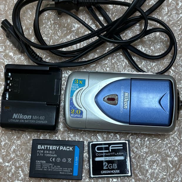 니콘 쿨픽스 2500 디지털카메라