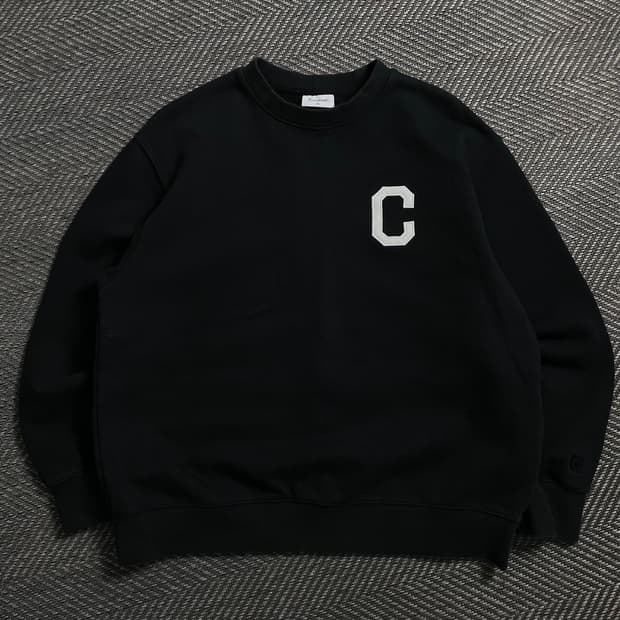 커버낫 C로고 패치 박시핏 맨투맨 블랙o 4661