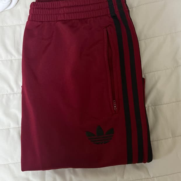 아디다스 버건디 트랙팬츠 파이어버드