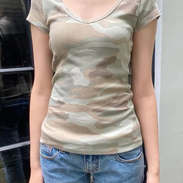브랜디 멜빌 brandy melville 카모 브이넥 반팔 티