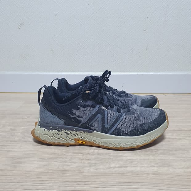 뉴발란스 이에로 트레킹화 265