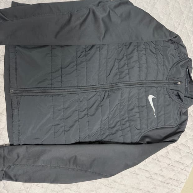 나이키 에어로로프트 자켓 L 블랙