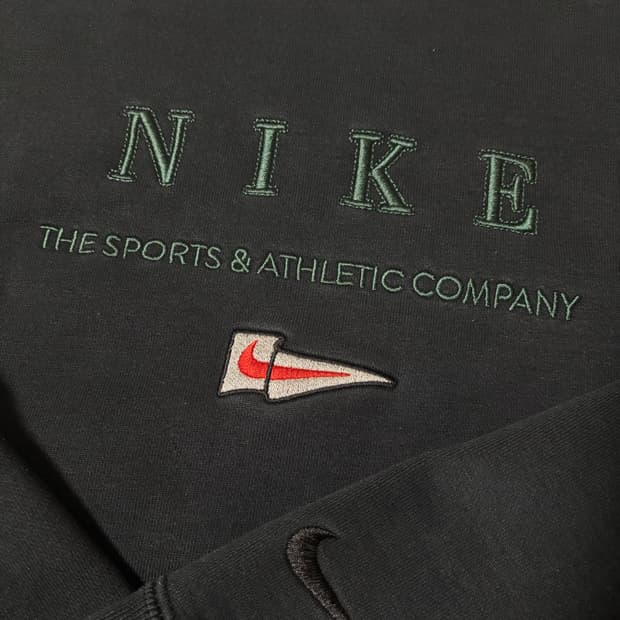 나이키 스우시 자수 맨투맨