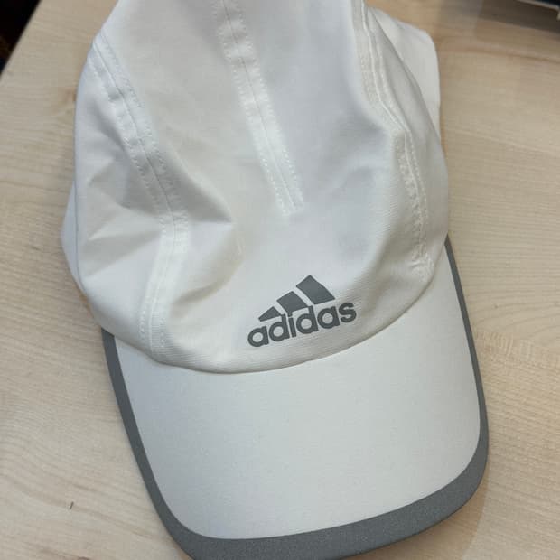 아디다스 화이트 볼캡