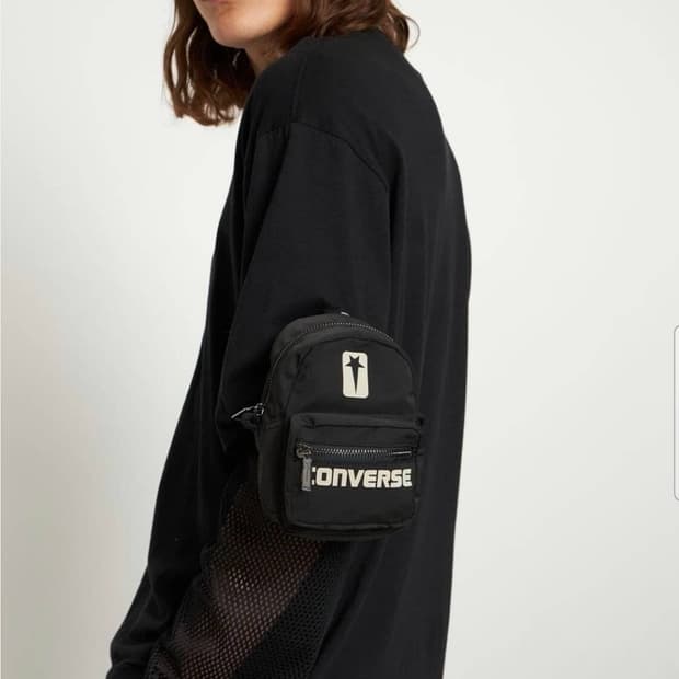 컨버스(Converse) 시그니쳐 빅로고

미니 카메라백
