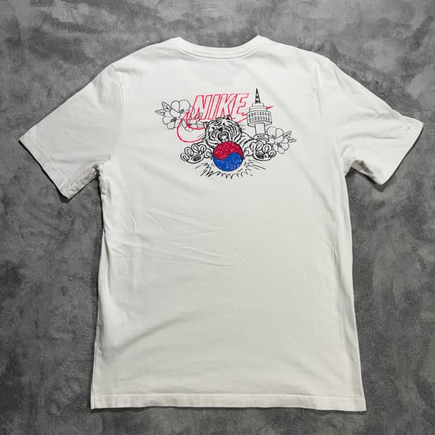 나이키 서울 백프린팅 반팔