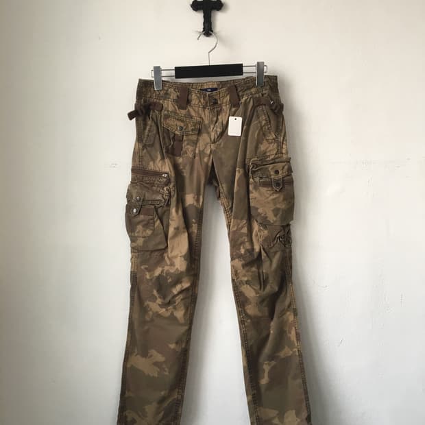 Camo pattern cago pants