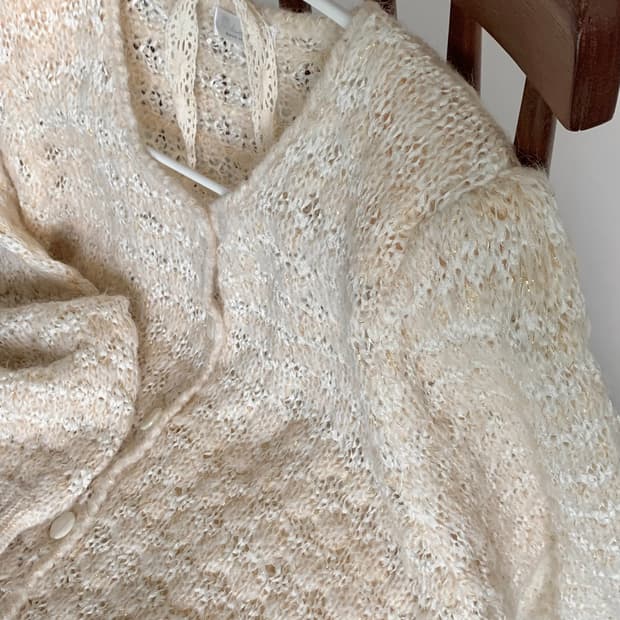 울 30 크림 골드사 레이스 짜임 가디건 