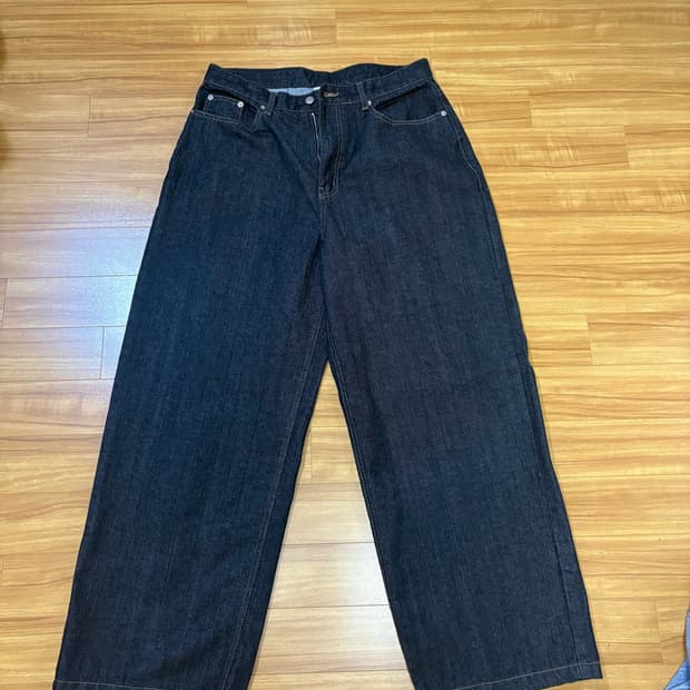 아캄 Leather Patch Denim Pants (Black) 