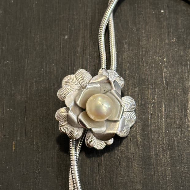 Vintage pearl bolo tie✨