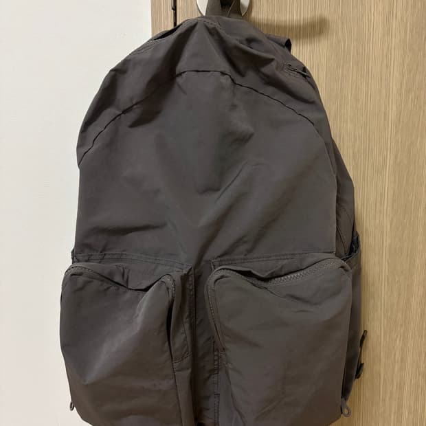 아미아칼바 백팩 그레이