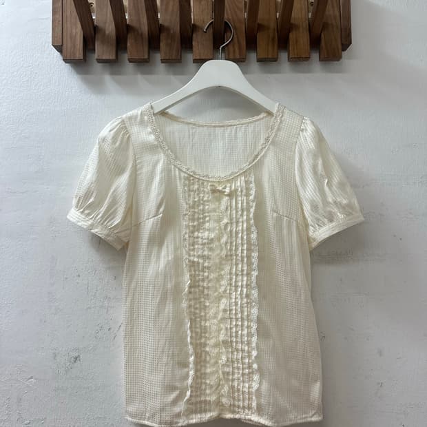 일본빈티지 Layla Rose 레이스 트리밍 핀턱 디테일 리본 블라우스