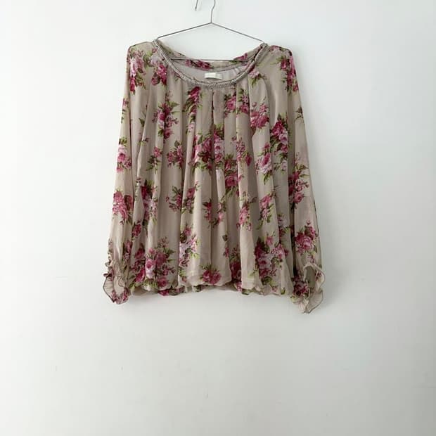 Twist detail flower blouse